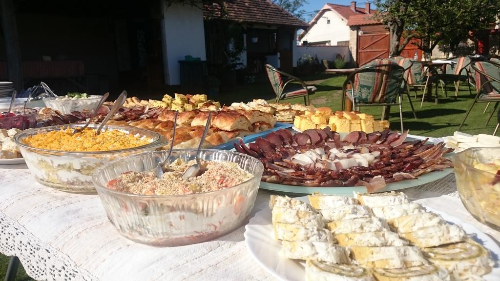 Gasthaus Domacinstvo Cikic Zasavica Exterior foto